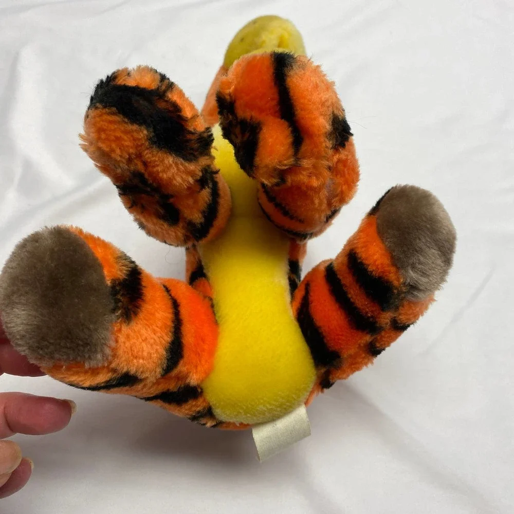 Disneyland Walt Disney World Tigger plush toy 10